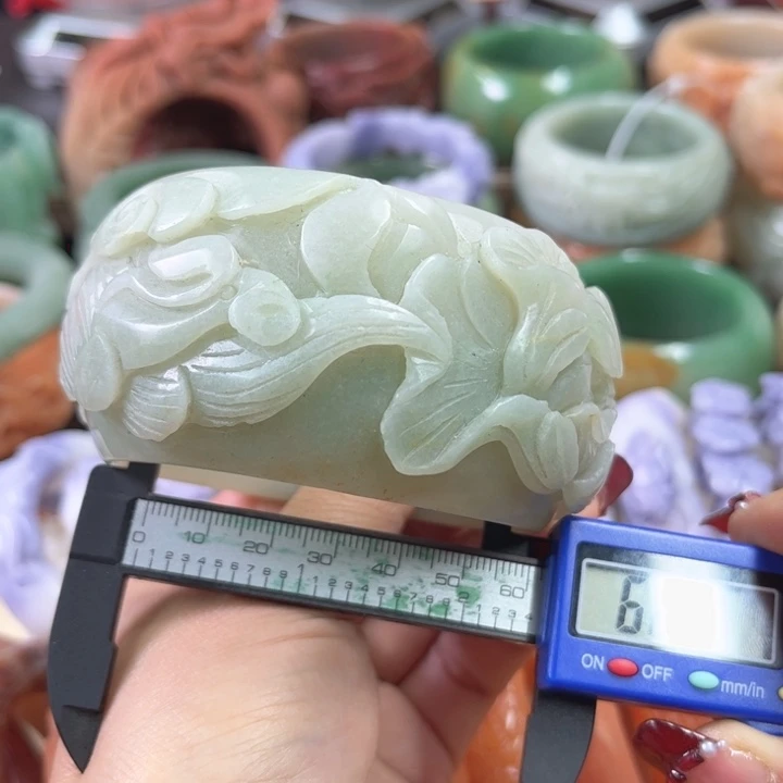 石英质玉手镯未镶嵌玉*珑