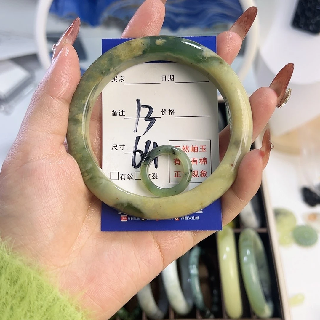 蛇纹石玉手镯未镶嵌初***?