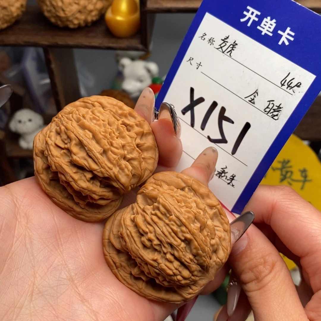 文玩核桃吊坠麦虎 头茬 全 白