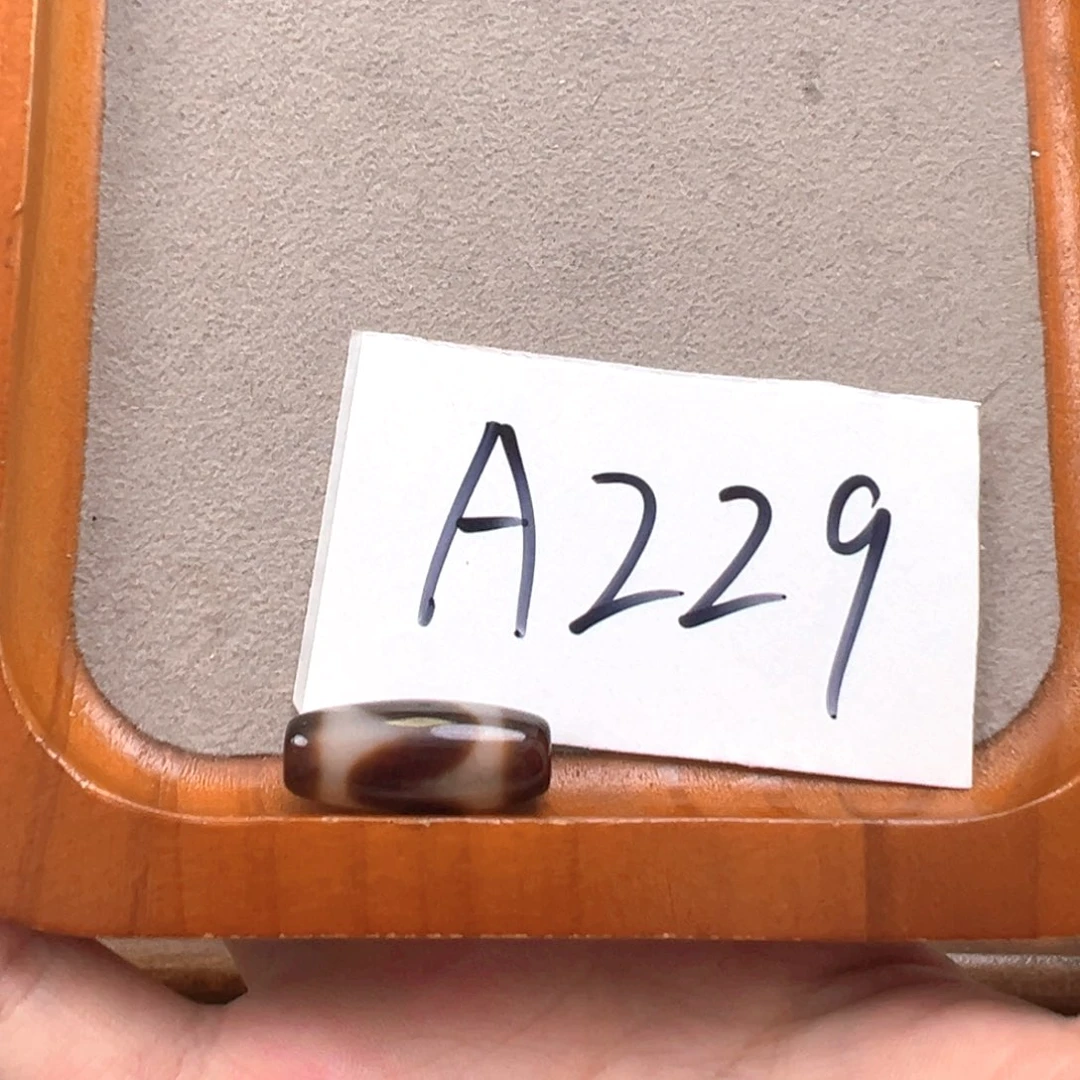 玛瑙/玉髓颈饰未镶嵌违**称微石纹处理品 送绳