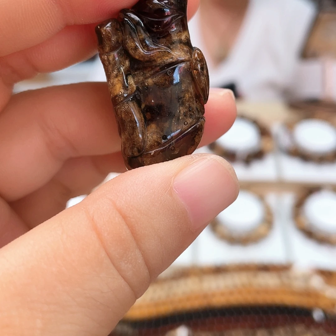 未镶嵌琥珀裸石大