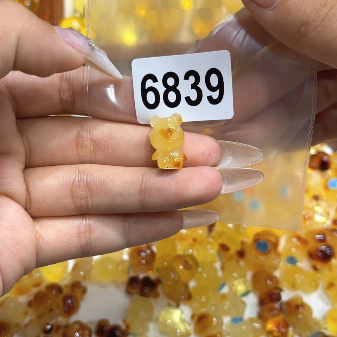 未镶嵌琥珀珠宝奇石