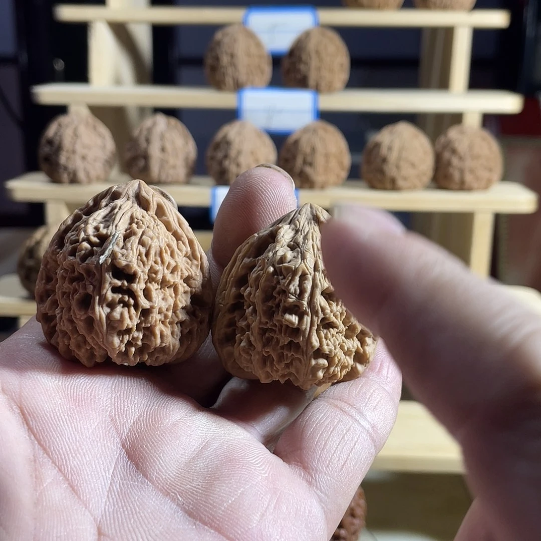 莫***问桃核吊坠文玩核桃南将石