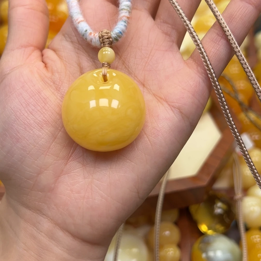 琥珀未镶嵌颈饰蜜蜡