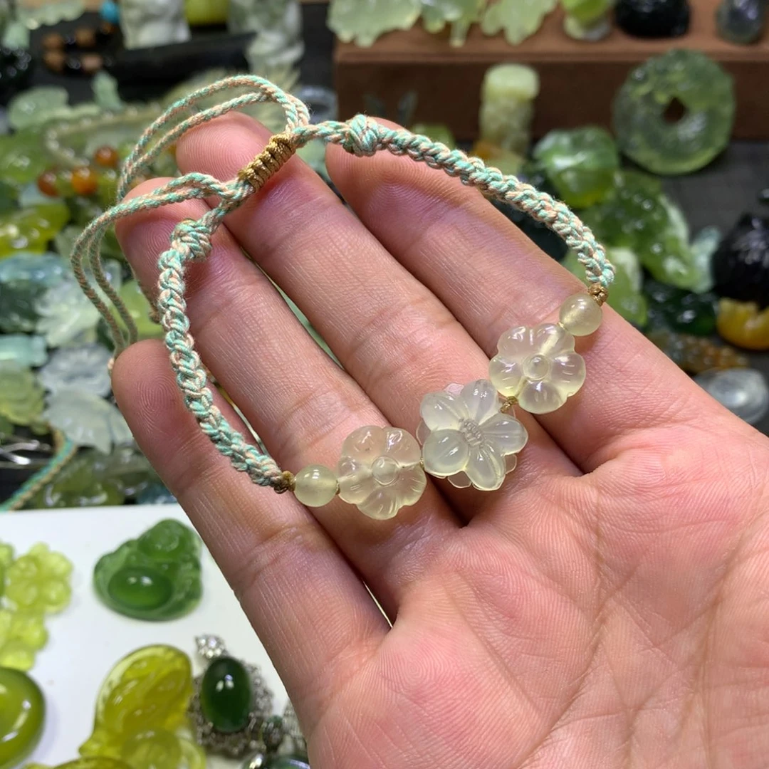 岫玉未镶嵌颈饰花花