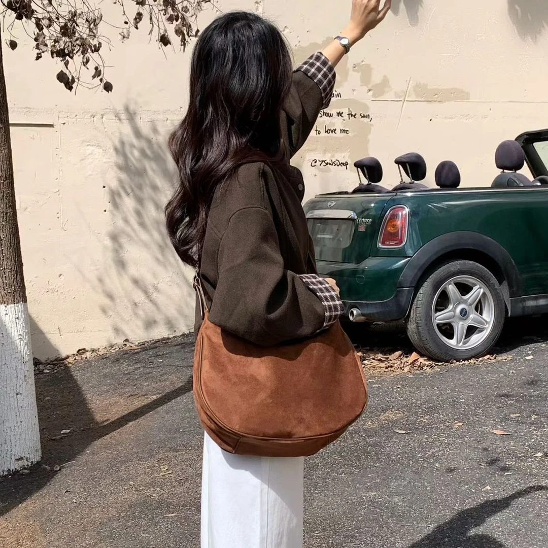 竹笋喵喵 小众复古绒面单肩包女2025秋冬拉链休闲通勤百搭月牙包