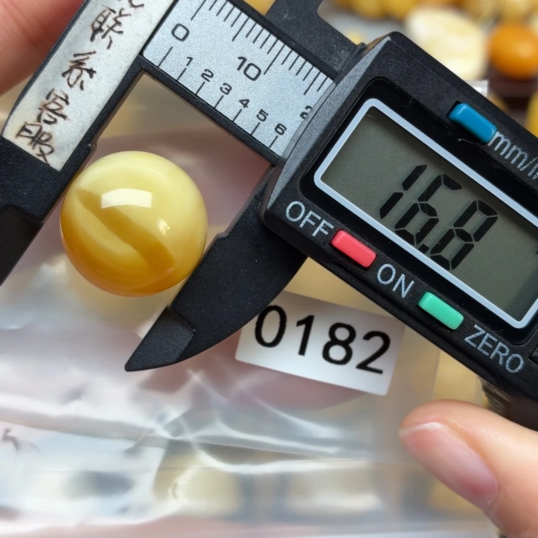 寂***群琥珀未镶嵌裸石蜜蜡微瑕