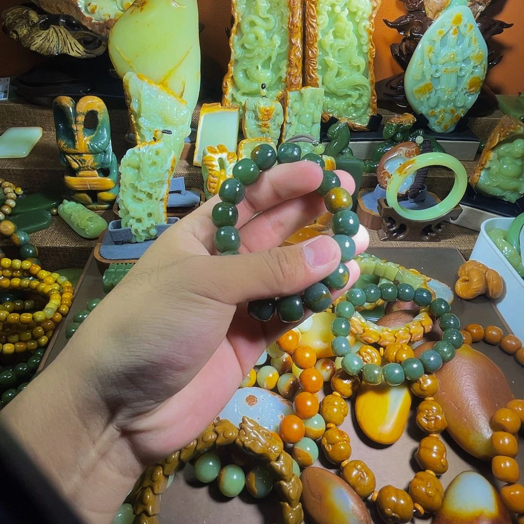 透闪石质玉未镶嵌珠宝奇石