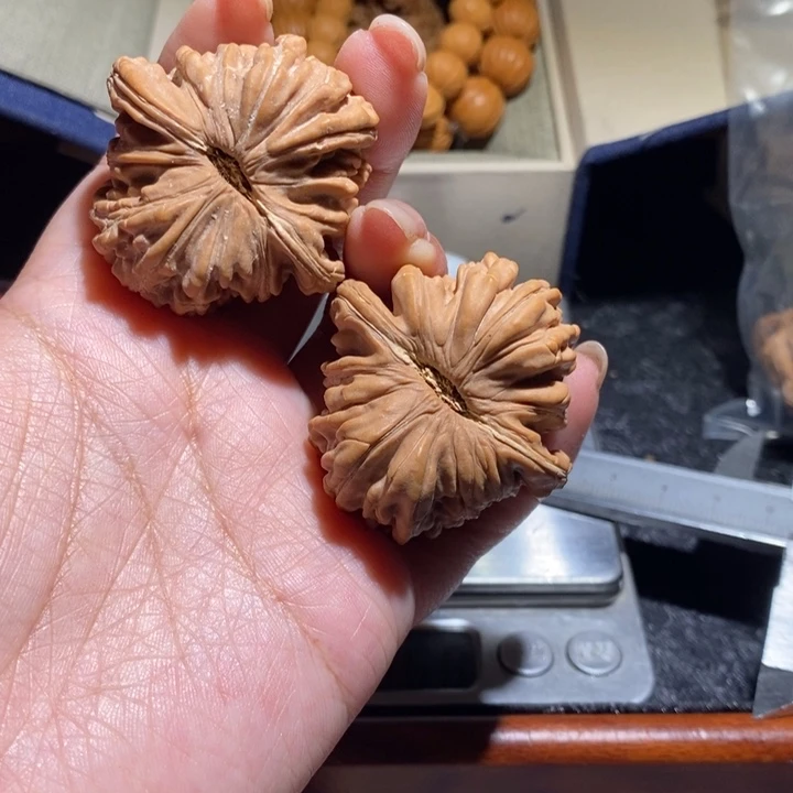 一***辰文玩核桃把件楼子