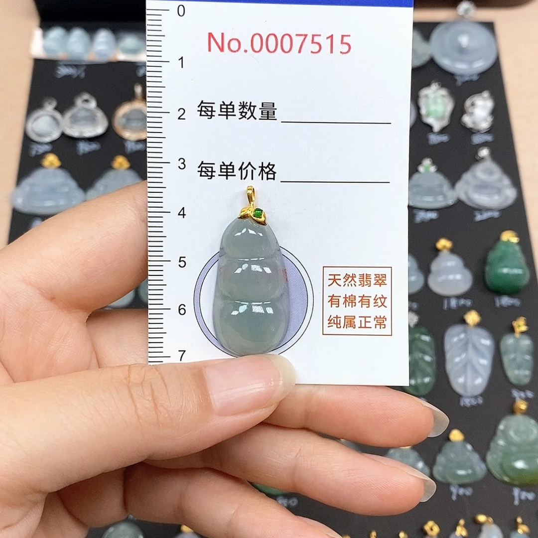 颈饰18K金镶嵌翡翠