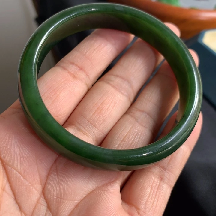 和田玉（碧玉）未镶嵌手镯