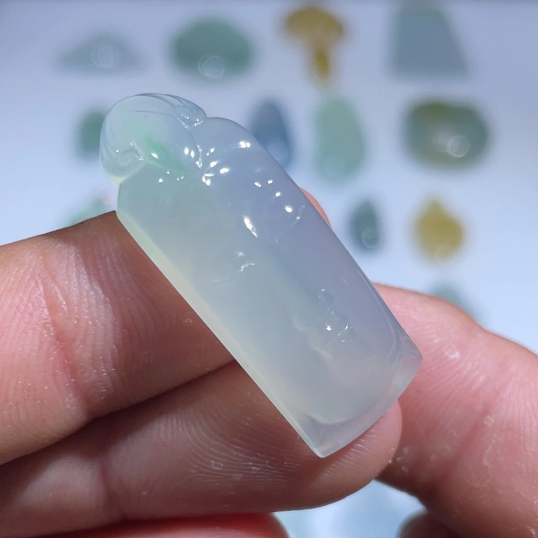 颈饰未镶嵌翡翠佛首