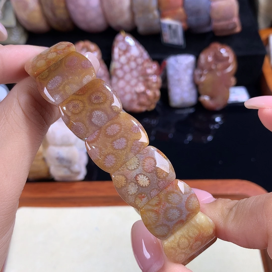 吊坠(赠链)未镶嵌硅化珊瑚（珊瑚玉）15号果冻立体
