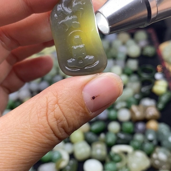 和田玉未镶嵌颈饰福利无售后