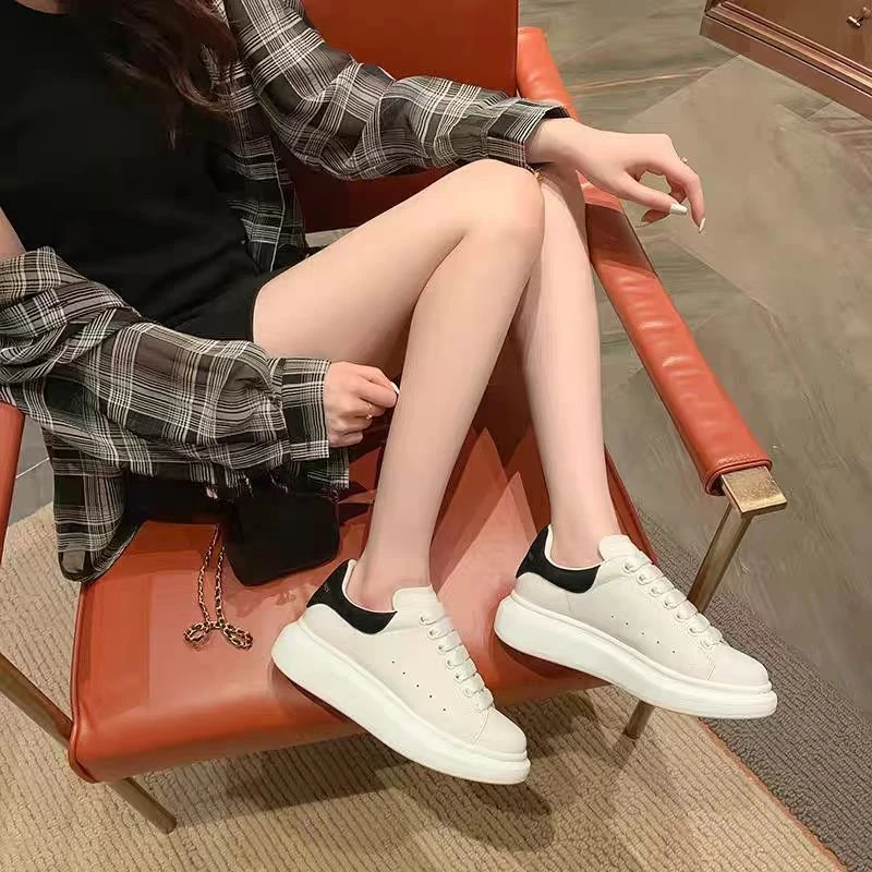 夕麦昆小白鞋女2025春季新款真皮小个子增高松糕鞋超火轻便板鞋潮