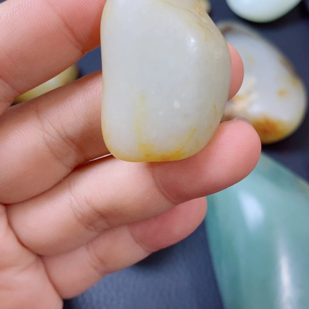 未镶嵌和田玉（糖玉）珠宝奇石