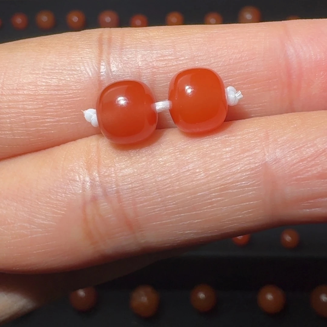 南红玛瑙未镶嵌樱桃红老形对珠微纹8.3×7.4