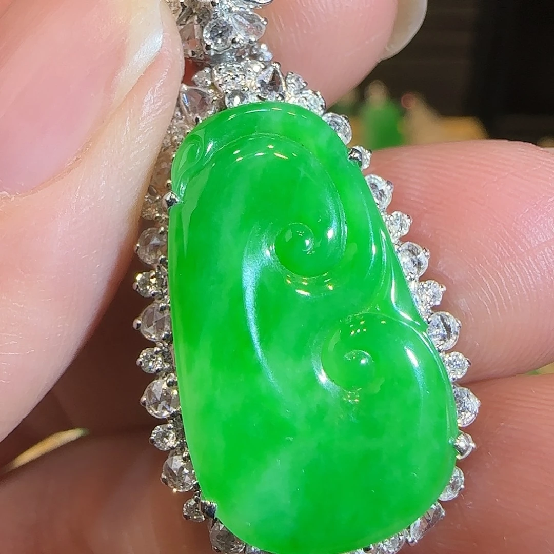 翡翠18K金镶嵌吊坠(赠链)