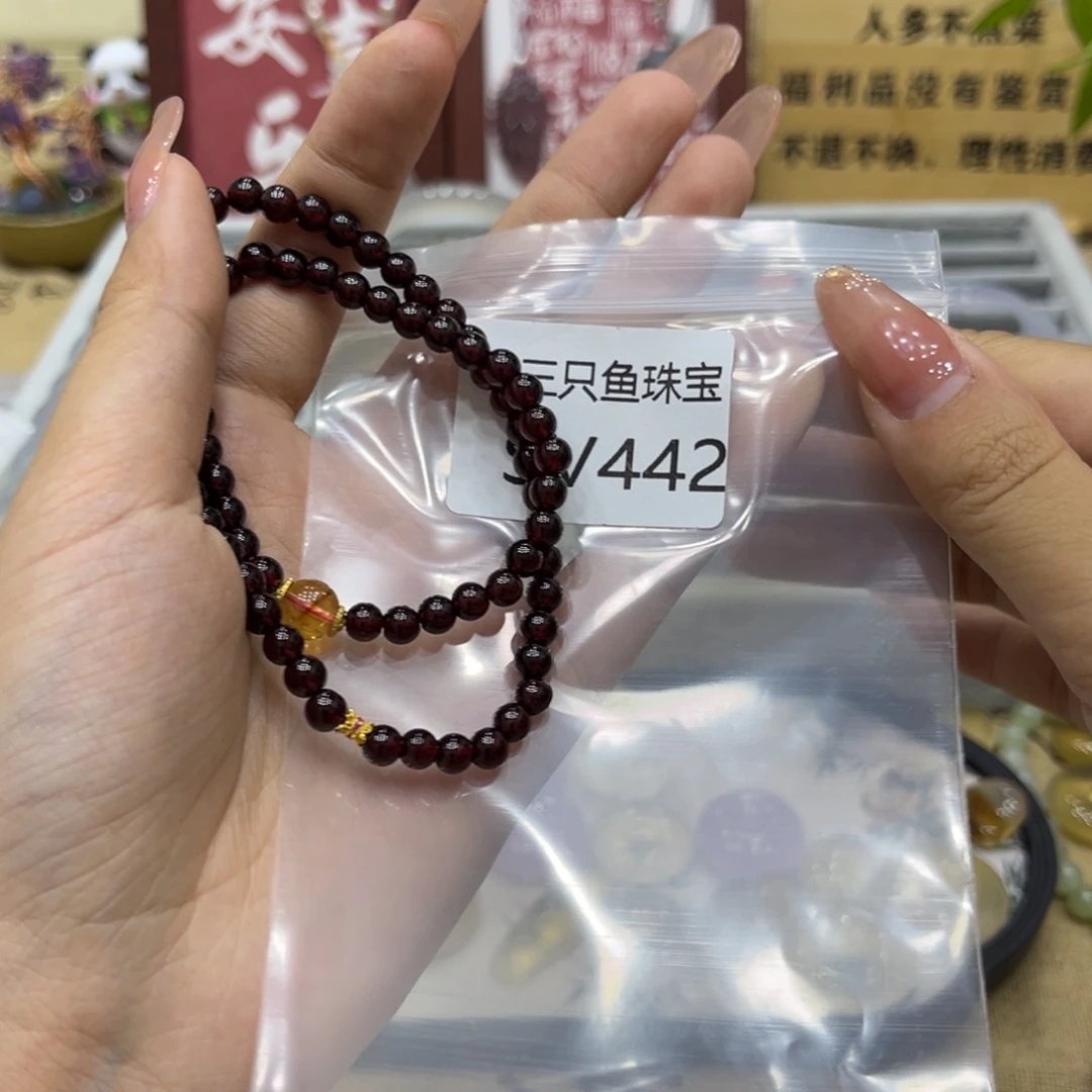 好****未镶嵌颈饰石榴石