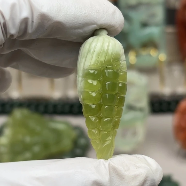 蛇纹石玉颈饰未镶嵌