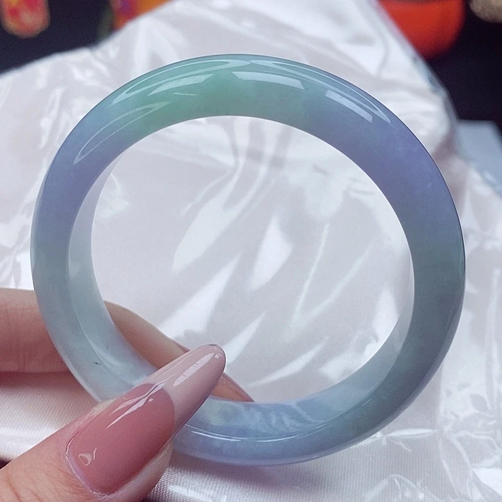 翡翠手镯未镶嵌?53圈