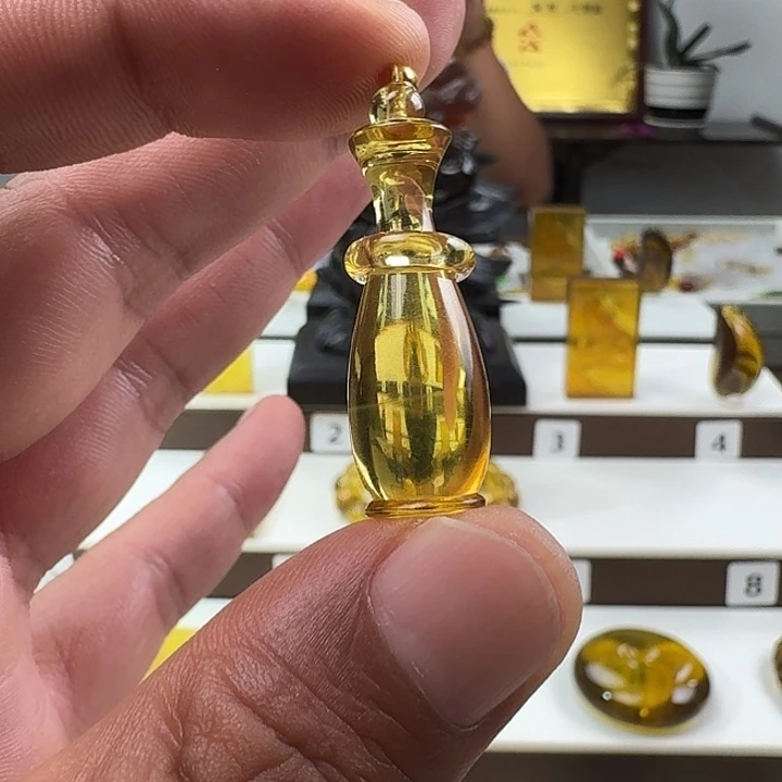 醋***汁琥珀未镶嵌颈饰九转净瓶
