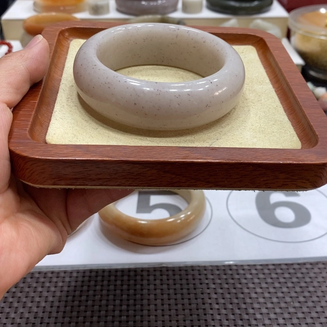 石英质玉未镶嵌手镯