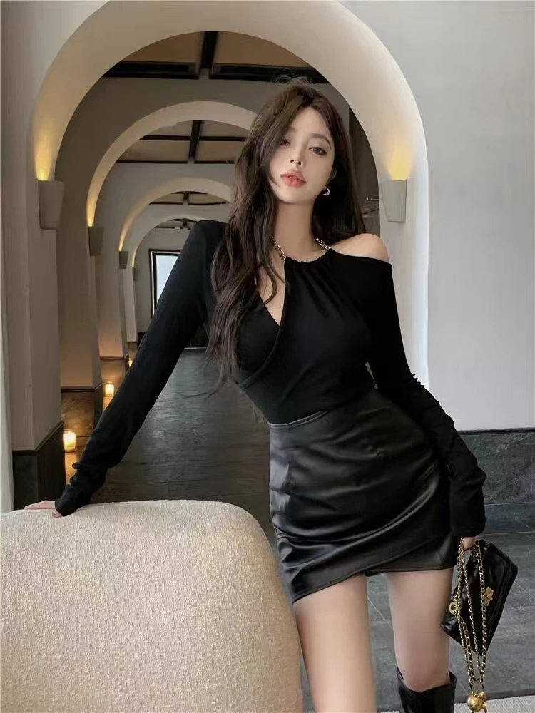 微胖辣妹纯欲露肩链条挂脖长袖t恤女秋季高腰性感包臀皮裙两件套