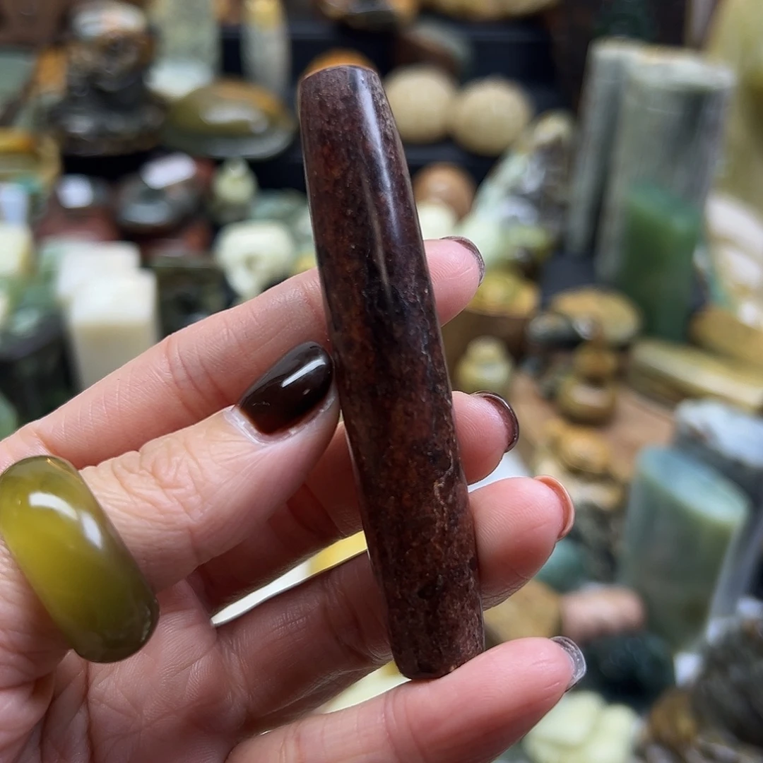 岫岩河磨玉（透闪石质玉）未镶嵌颈饰河磨玉通眼勒子有点纹