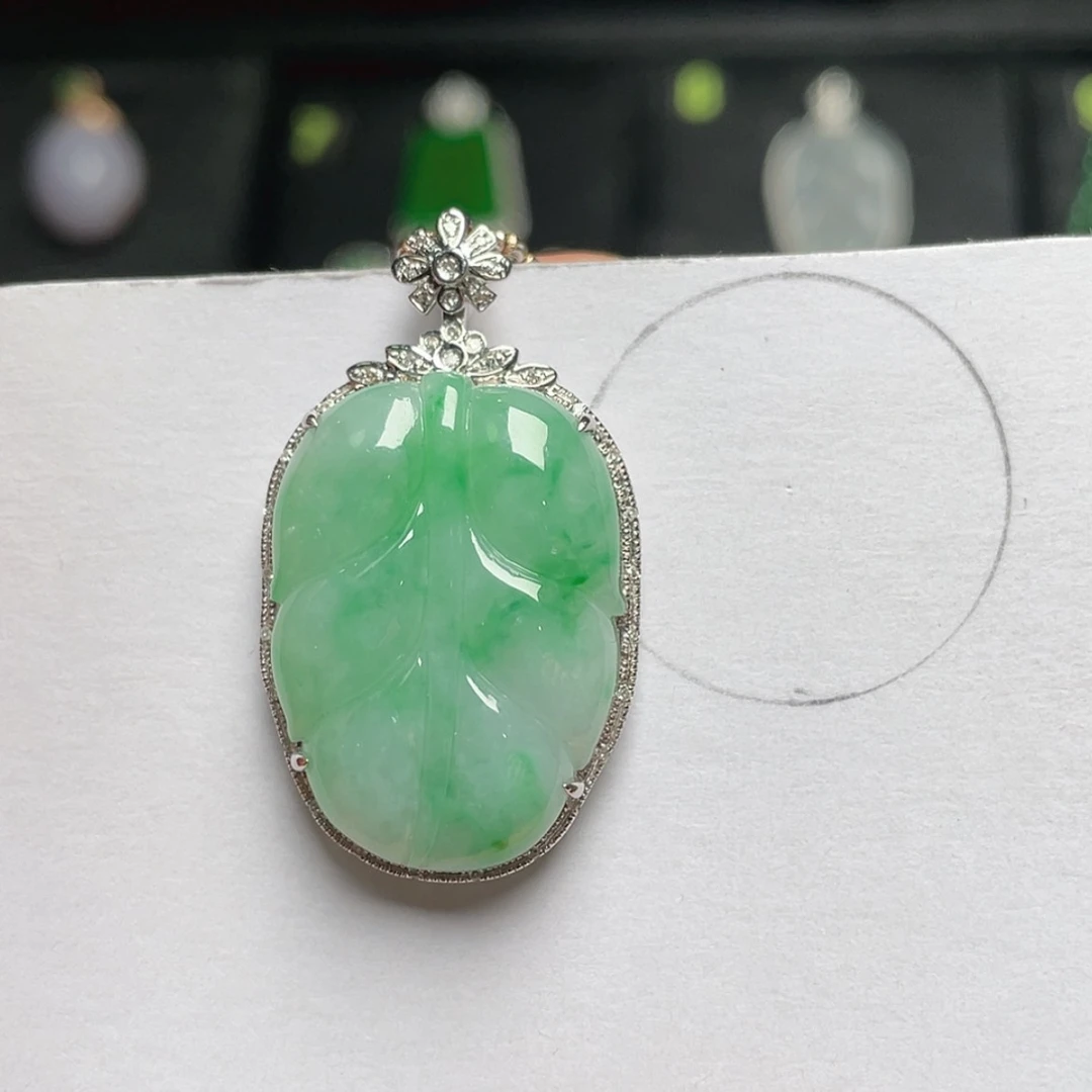 【闪购商品】翡翠吊坠(不含链)18K金镶嵌