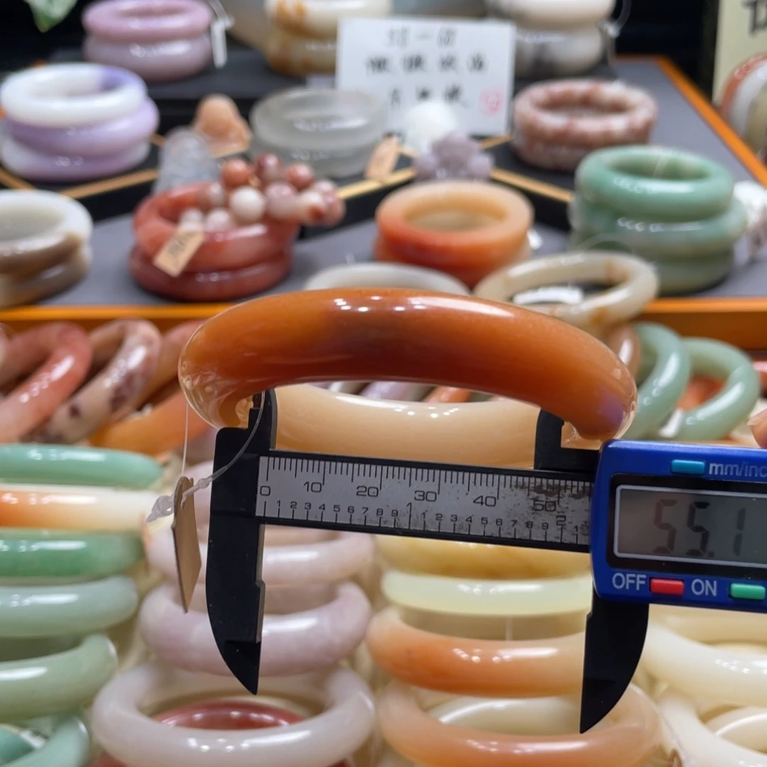 未镶嵌手镯石英岩玉