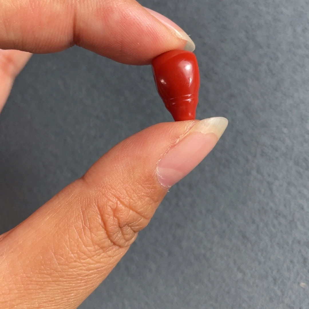 陈***伟南红玛瑙未镶嵌颈饰