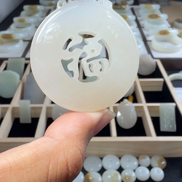 和田玉未镶嵌颈饰