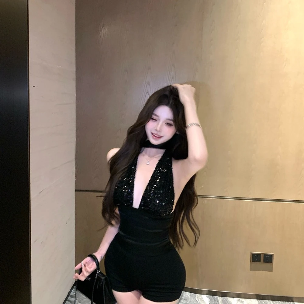 2025年新款时尚黑色亮片挂脖上衣女设计感性感v领露背吊带背心