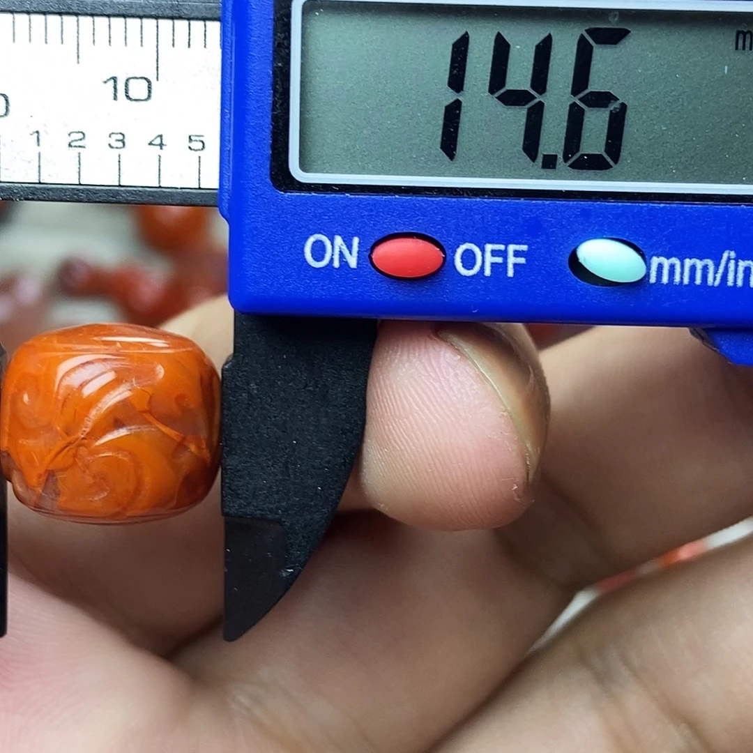 南红玛瑙未镶嵌配饰有瑕疵