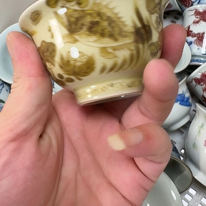 妮***子瓷片釉里金鱼藻主人杯