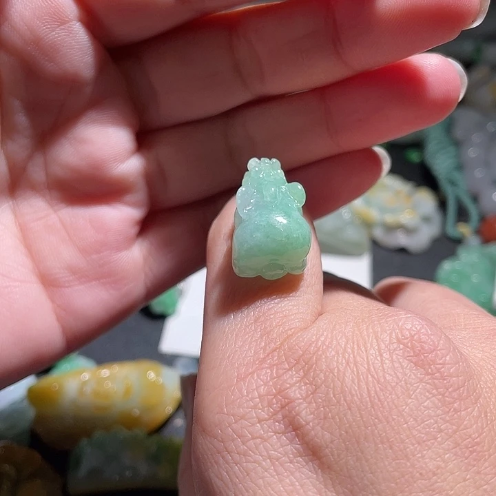 颈饰未镶嵌翡翠天