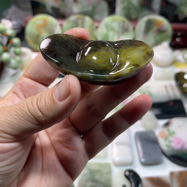 独山玉未镶嵌颈饰