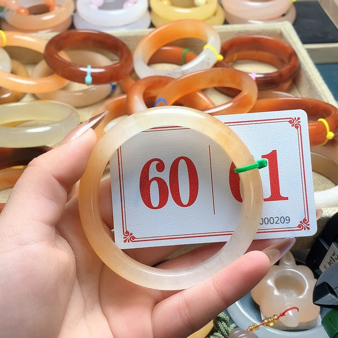 未镶嵌石英质玉（黄龙玉）手镯