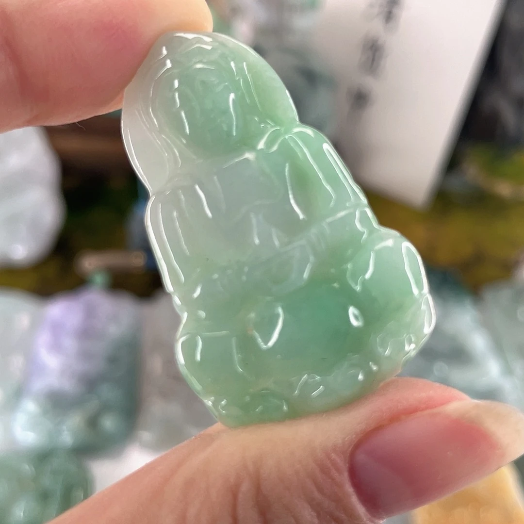 翡翠未镶嵌颈饰观音