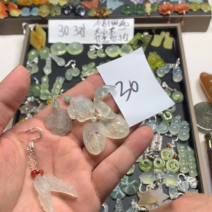 瑶***清蛇纹石玉合金耳钉