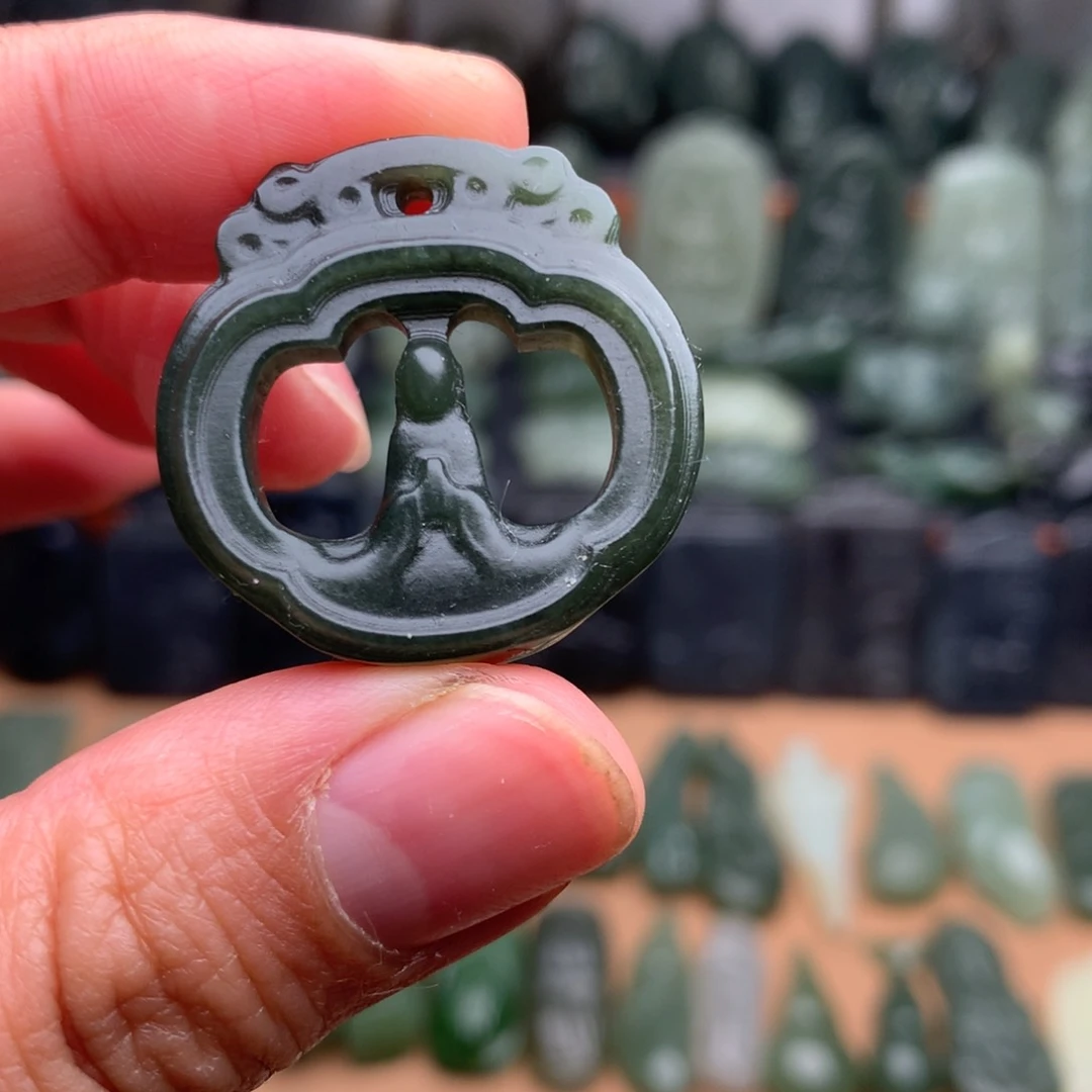 和田玉未镶嵌颈饰挂件02