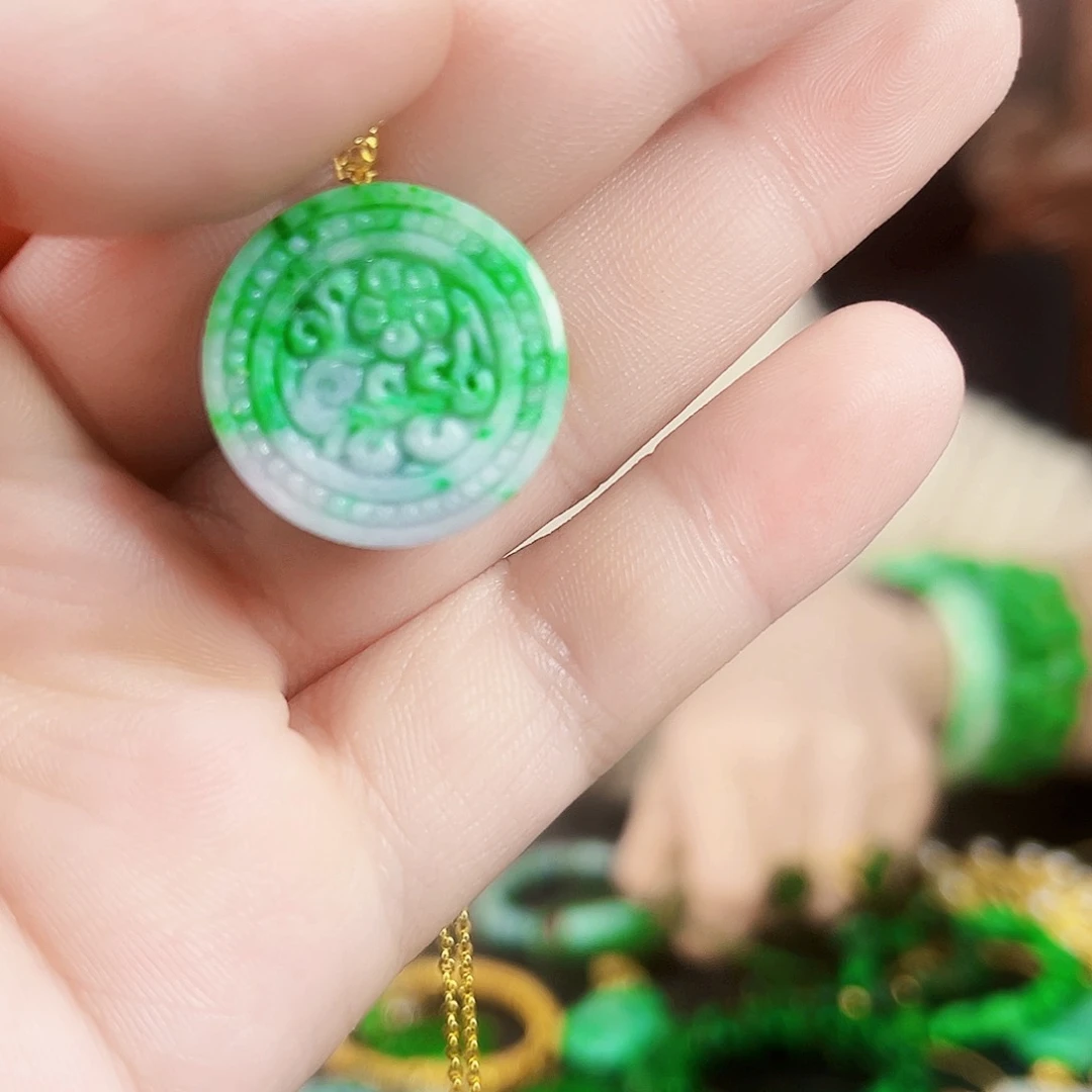 翡翠颈饰18K金镶嵌吊坠