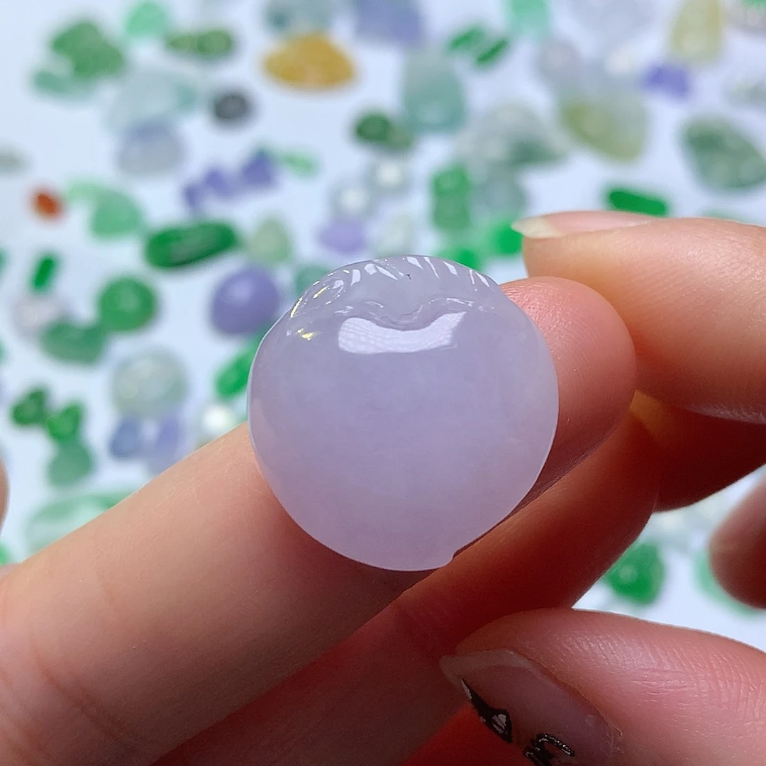 翡翠未镶嵌颈饰桃子