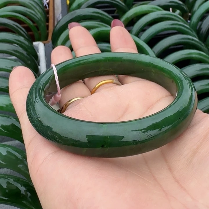 和田玉（碧玉）未镶嵌手镯