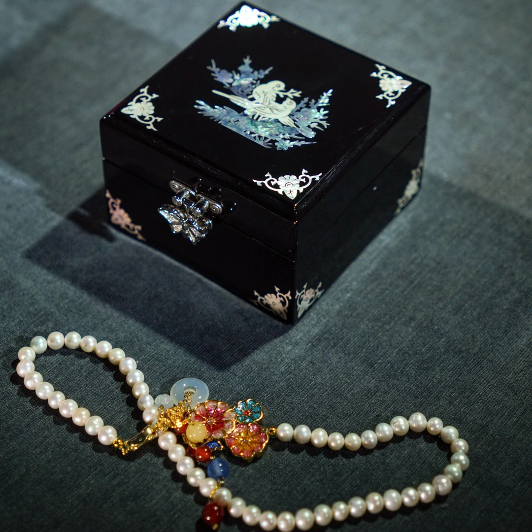 喜上眉梢螺钿小方盒