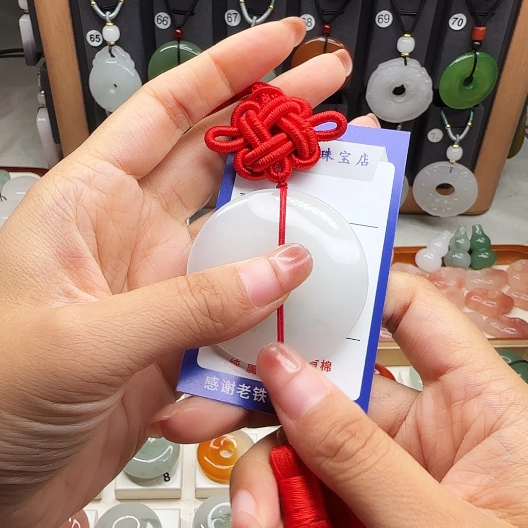 冬***鱼颈饰未镶嵌石英质玉
