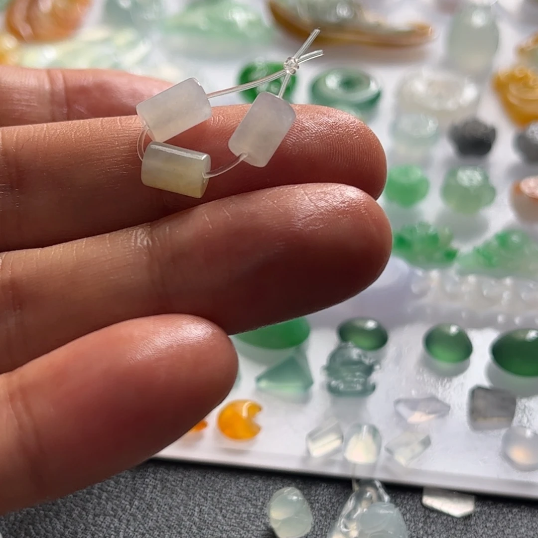 翡翠未镶嵌颈饰桶珠