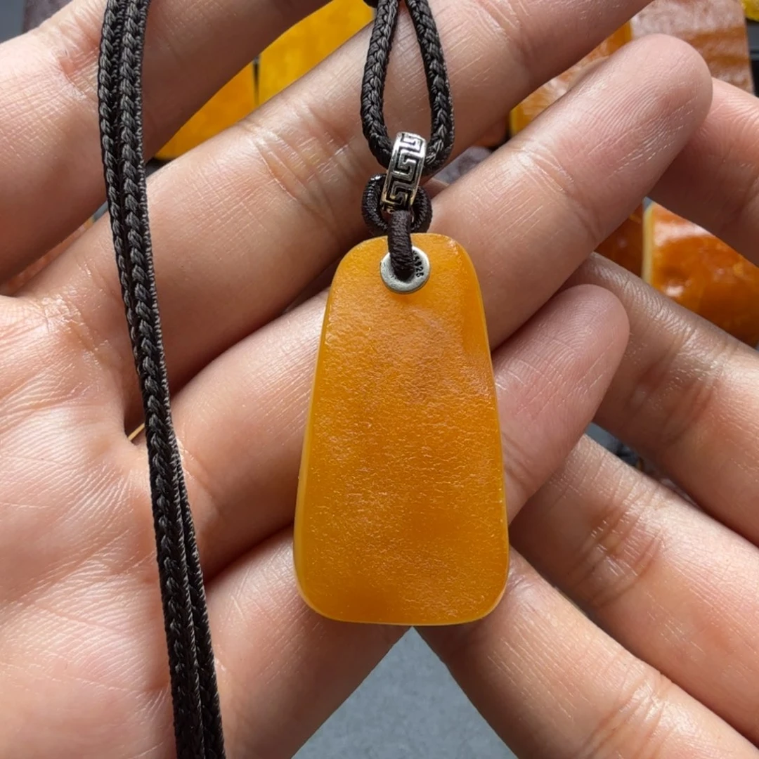 未镶嵌吊坠(赠链)琥珀