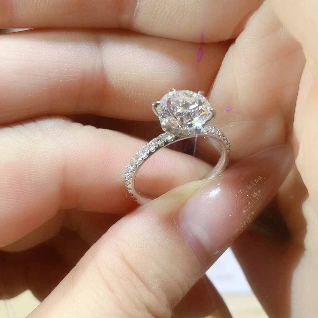18K金镶嵌实验室培育钻石2CT，D-E，VS，13